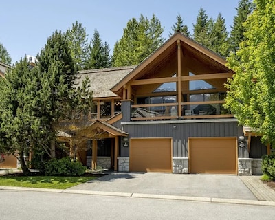 Whistler Village North: 4br+3.5ba Private Hot Tub