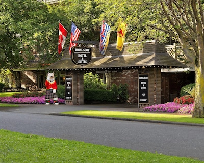 Royal Scot Hotel & Suites