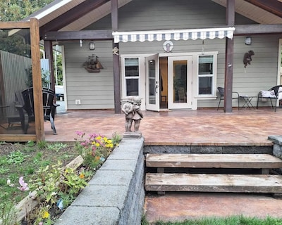 Cottage/studio In Cobble Hill Village – Hiking Wineries And More