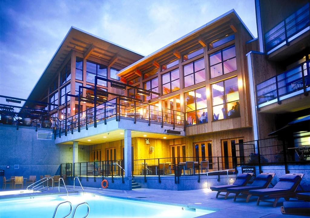 Brentwood Bay Resort – Adults Only – 16 and Older