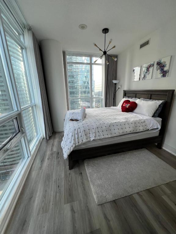 Prestigious 2-Bdrm Condo – across from Scotiabank Arena