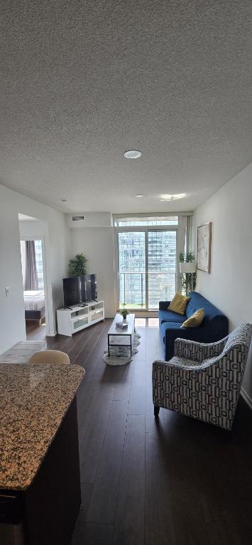 Toronto CN Tower Maple Leaf Square Luxurious 2 Bedroom Condo