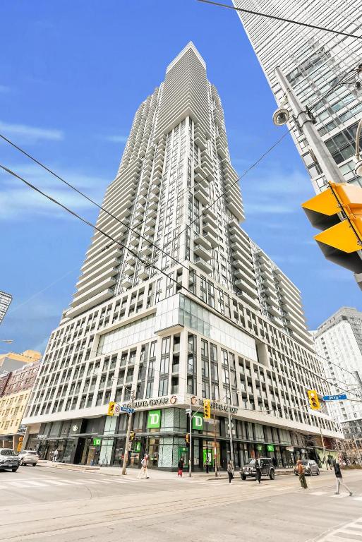 LeReve Luxury Stays 2 Bed 1 Bath Downtown Core