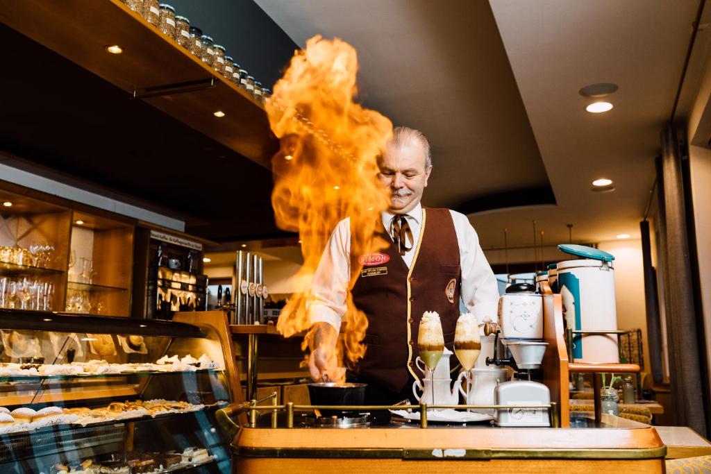 Simon – Hotel & Café