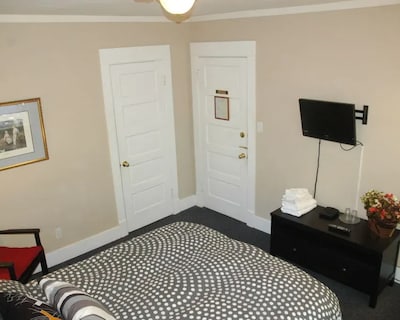 Douglas Guest House