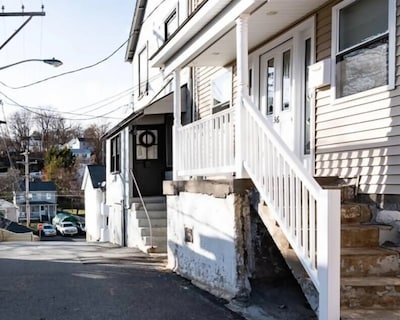 Lovely 3br Home With Parking-walk To Wp Gate!