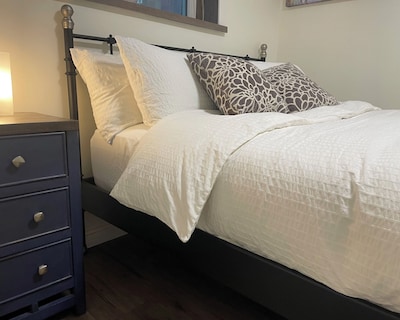 Spacious Comfortable 2br 2bath 1den Port Moody