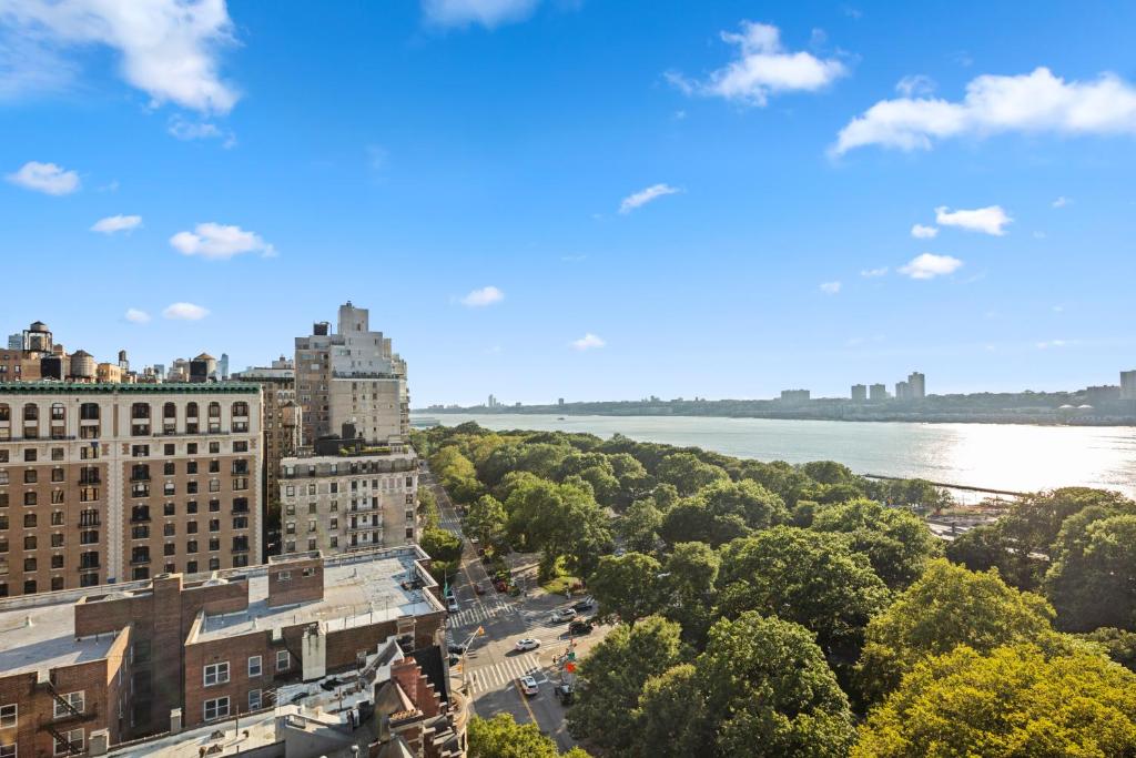 Riverside Tower Hotel