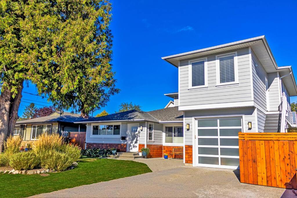Location, Location, Location-Immaculate 1 Bedroom Suite