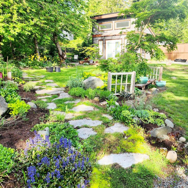 Tiny House with Hot Tub, close to golf, beaches and nature!