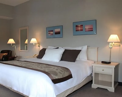 Quarterdeck Inn Port Hardy