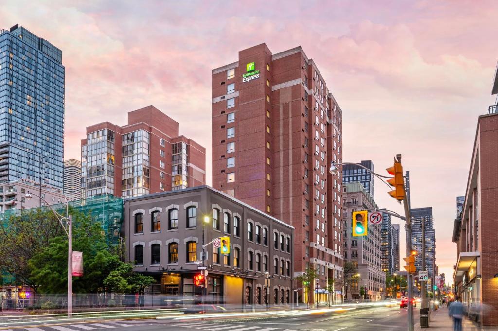 Holiday Inn Express Toronto Downtown by IHG