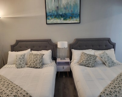 1br Cozy Suite. Minutes Away From Shopping Malls. Sleeps 4nno Cleaning Fees