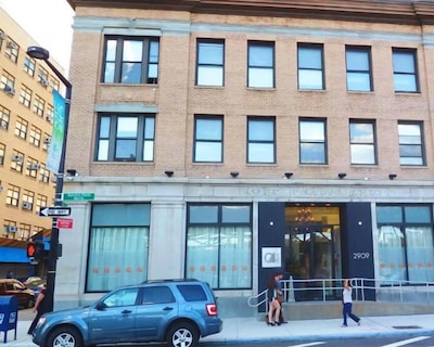 Q4 Hotel & Hostel