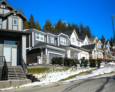 Brand New Zen Home. Cozy Up In The Mountains. Great Hiking Trails