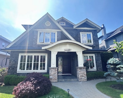 Charming 2-bedroom house in lovely Vancouver with WiFi/sleeps 5