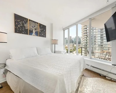 Luxury 3 Bedrooms Condo Downtown Vancouver Gym/pool/jacuzzi With Stunning Views