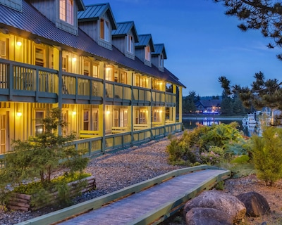 Canadian Princess Lodge & Marina