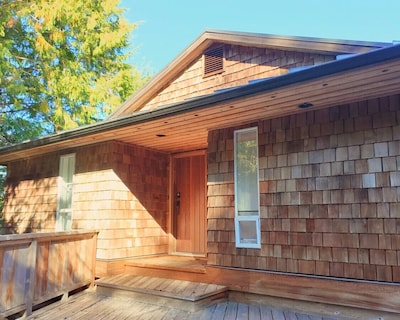 Tonquin Beach House – Wood Fireplace | EV Charger | Steps from Beach