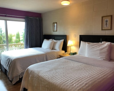 Holiday House Motel