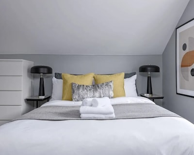 Spacious 4br Retreat Near Yvr And Dt