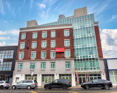 Red Roof PLUS+ Brooklyn – Flatbush Ave