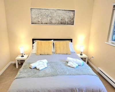 Spacious & Cozy House Near Lonsdale Peaceful North Vancouver Stay