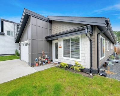 Spacious And Modern New Construction With Lots Of Room For The Family.