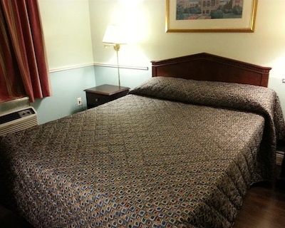 Queensway Motel
