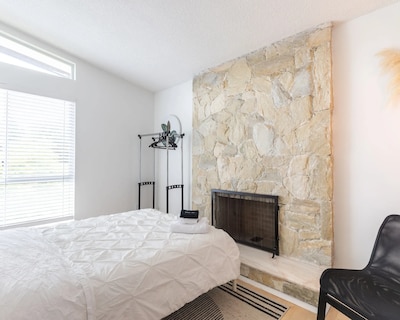 Beautiful Vancouver Special Home.n4 Bedrooms 2 Full Bathrooms Up To 11 People.