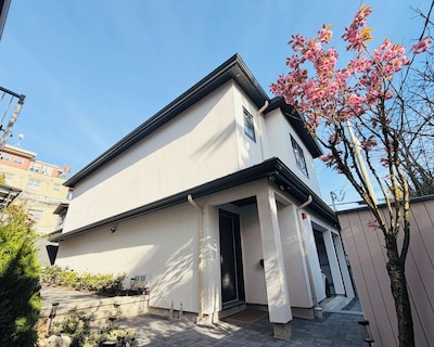 New Luxury 4BR Dunbar Home Near UBC&Kits |Sleeps 10| Ideal for World Cup Guests