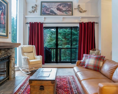 Cabin Style Loft I 5 min to Ski Lifts I Parking