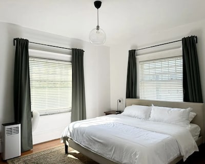New Cute & Charming Sleeps 6 In South Van