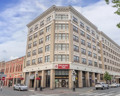 Best Western Plus Carlton Plaza Hotel