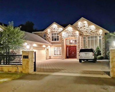 Cozy King Sized Private Entrance Suite