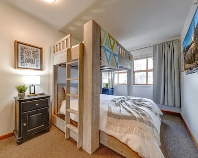 Central 2BR with Prime Amenities