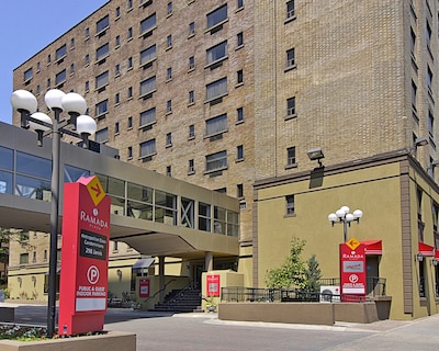 Hampton Inn & Suites by Hilton Toronto Downtown