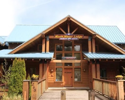 Moon Water Lodge