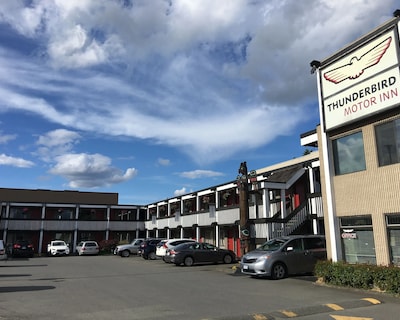 Thunderbird Motor Inn