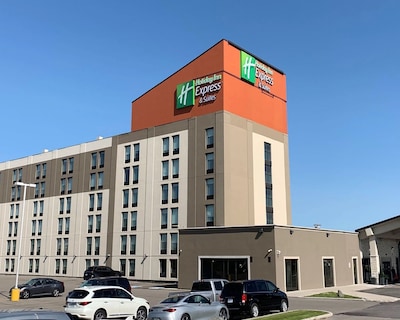 Holiday Inn Express & Suites Toronto Airport West By Ihg