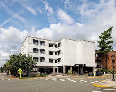 The Andrew Hotel