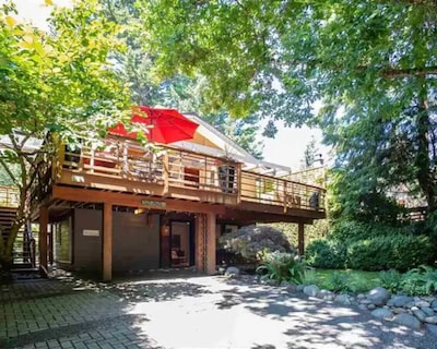Cozy Snug Cove Treehouse