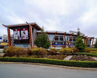 Holiday Inn Express & Suites Langley By Ihg