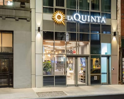 La Quinta Inn & Suites by Wyndham Times Square South