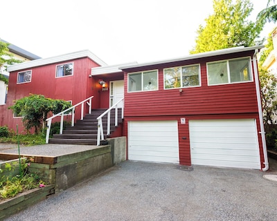 Bright & Spacious House Near Ubc