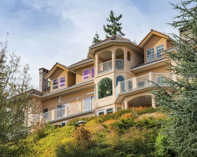 Villa Eyrie Resort