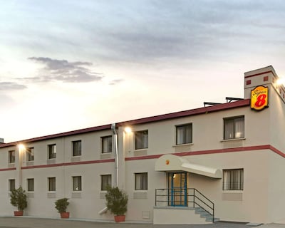 Super 8 by Wyndham Long Island City LGA Hotel