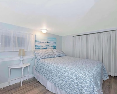 Quaint 1 Bedroom Suite Victoria BC