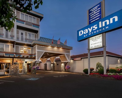 Days Inn by Wyndham Victoria Airport