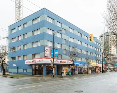 English Bay Hotel